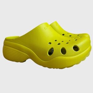 NWT CROCS Aura Clogs in Kiwi Green Women's Size 9 Comfy Summer Minimalist Spring